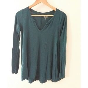 Evergreen long sleeve Hollister shirt